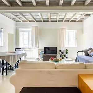 https://best-authentic-apartment-monti-5-mins-from-colosseum.it-romehotels.com