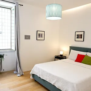 https://at-home-navona.it-romehotels.com